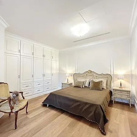 Villa Palace De Lys *