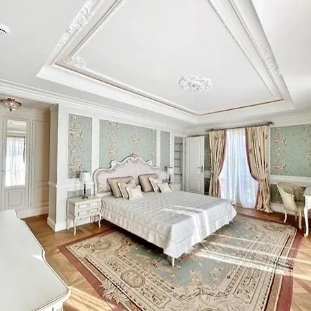 Palace De Lys Villa *