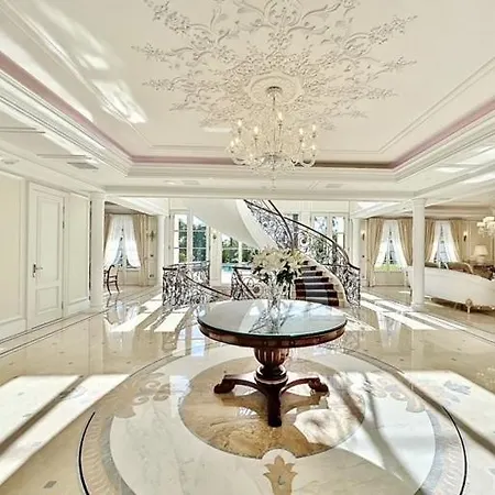 Palace De Lys * Cannes