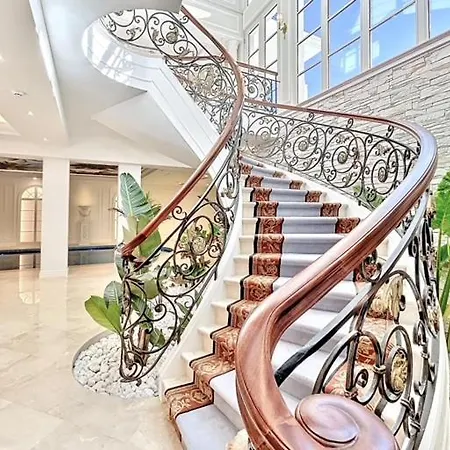 Palace De Lys Villa Cannes