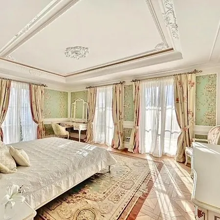 Palace De Lys Villa *