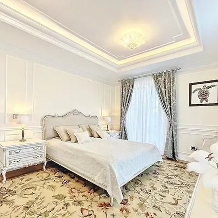 Palace De Lys * Cannes