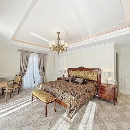 Palace De Lys Cannes